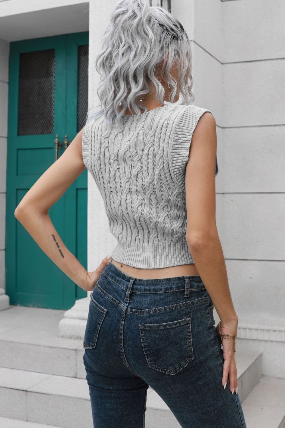 Cable-Knit Deep V Cropped Knit Vest - Image 8